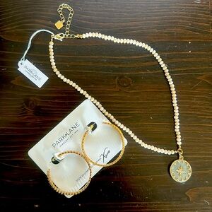 Gold rhinestone and pretty beaded necklace set.